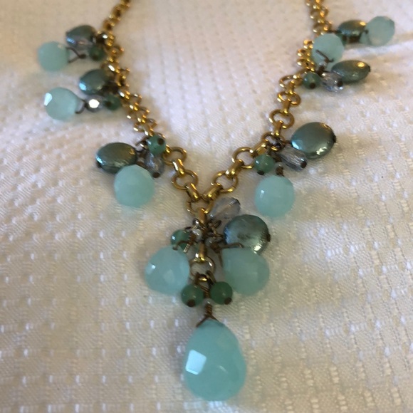 Green Semi precious stones and coin pearl necklace. - Picture 3 of 9